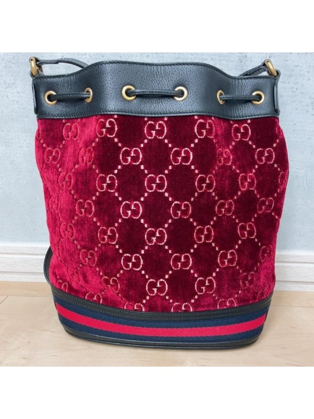 Gucci GG Velvet Drawstring Bucket Shoulder Bag - Picture 3 of 11